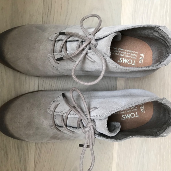 Toms Lunata Suede Stacked Heel Ankle Booties - Picture 3 of 4